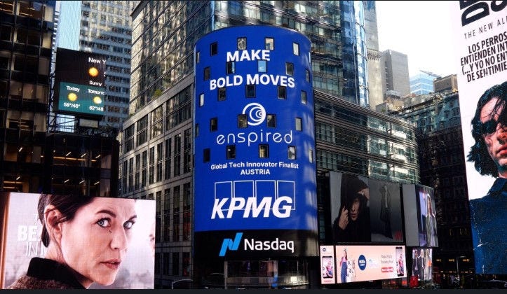 Display des österreichischen KPMG Tech-Innovator-2025-Finalisten enspired am Nasdaq Tower am Times Square in New York