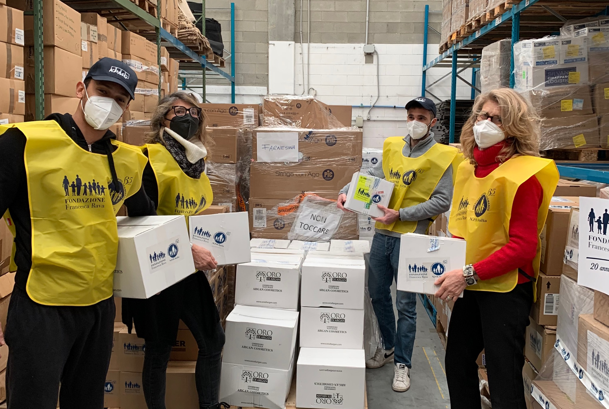In foto: Volontariato aziendale ‘In farmacia per i bambini’ 2022