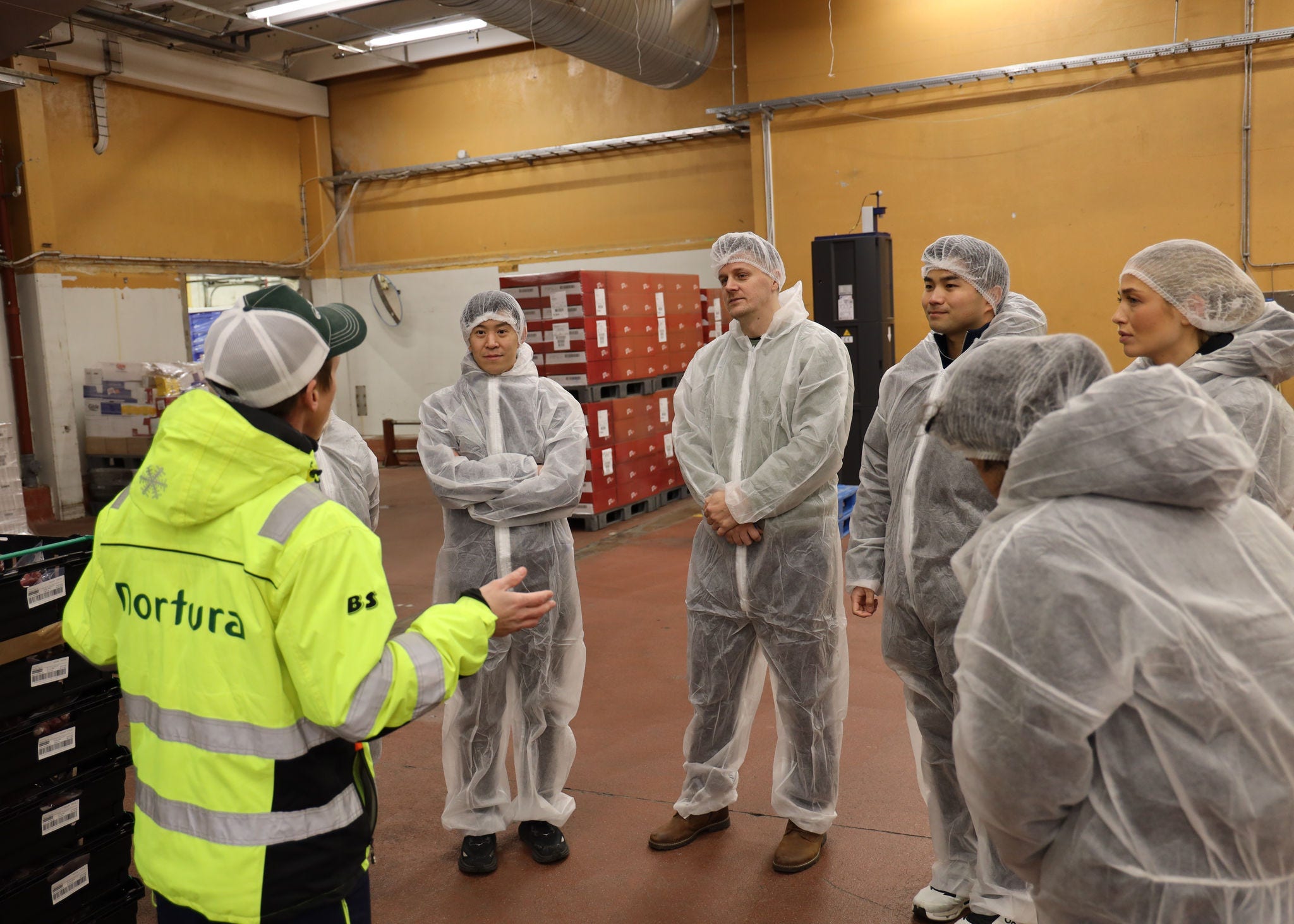 Personer på fabrikkbesøk