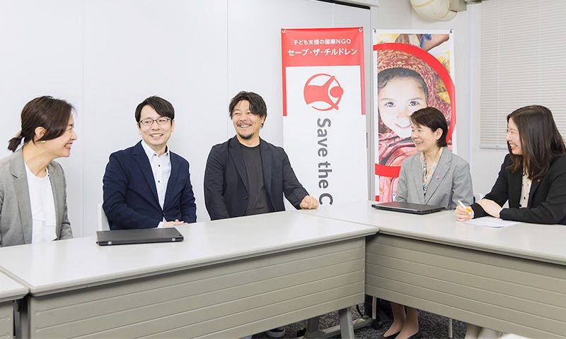 Japanese alt text: 左から、KPMG　中山、新堀、土谷、セーブ・ザ・チルドレン　堀江氏、村上氏