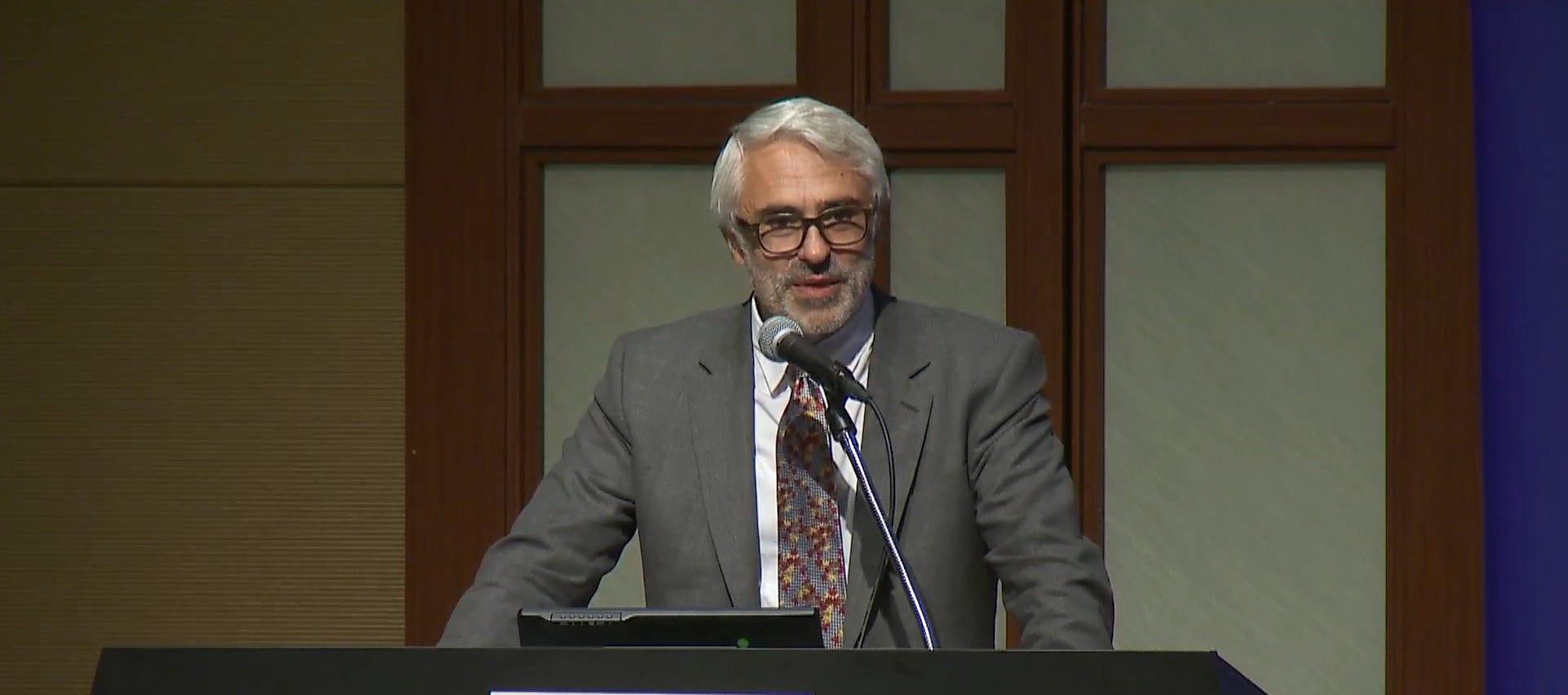 パスカル・サンタマン教授