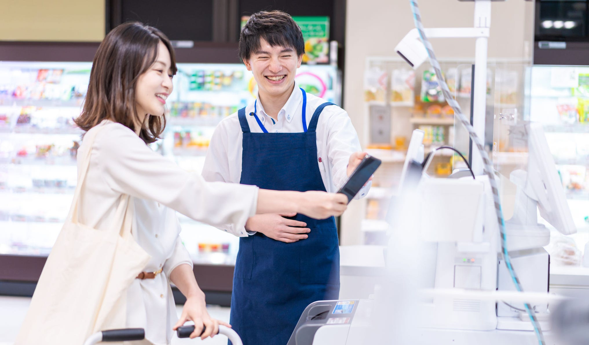 A clerk and a customer recommending electronic payment