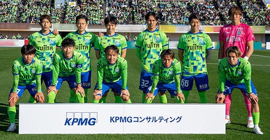 Japanese alt text: 湘南ベルマーレ選手