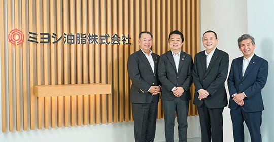 Japanese alt text: ミヨシ油脂　志田氏、秋山氏、島津氏、津田氏