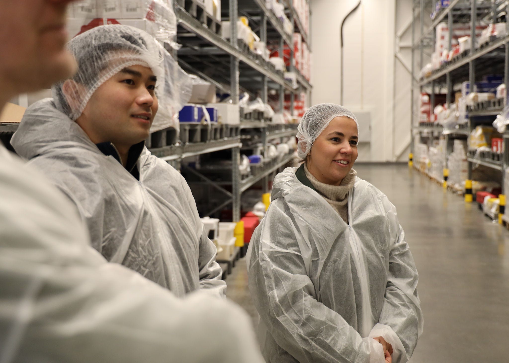 Personer på fabrikkbesøk