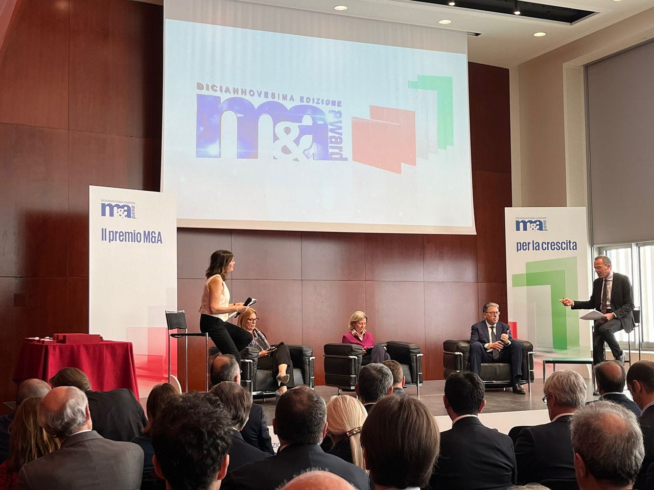 Parzani, Borsa Italiana Da sinistra: Jole Saggese, Barbara Lunghi, Barbara Poggiali, Federico Visentin e Andrea Cabrini