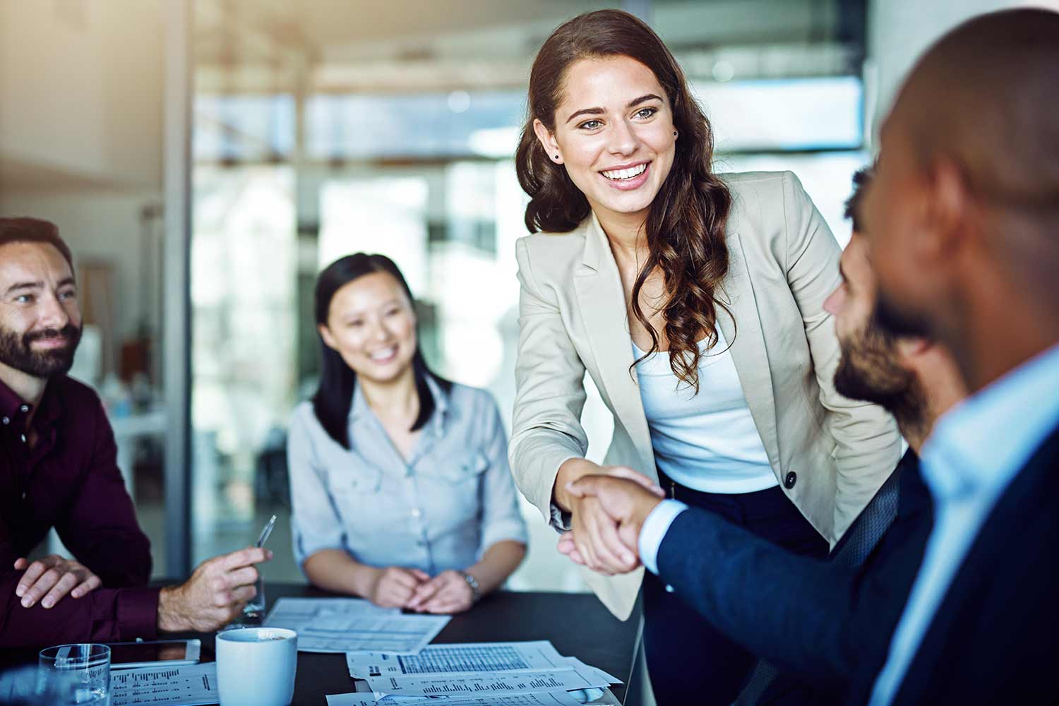 Découvrez la nouvelle édition du Baromètre de la Gouvernance ESG du Board Leadership Center de KPMG France dédiée à « La conduite des affaires : les conseils d’administration face aux nouveaux enjeux de la CSRD ».