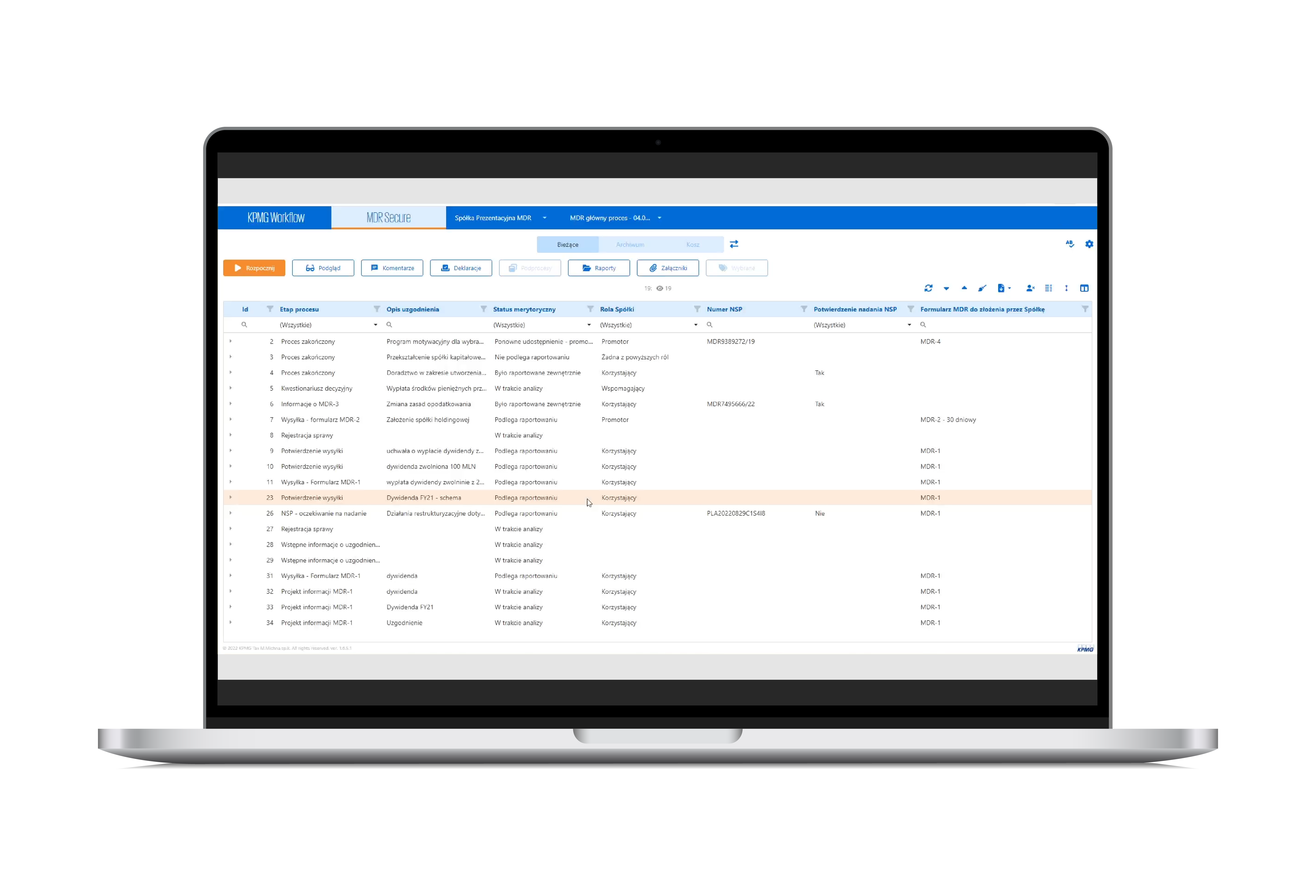 laptop z otwartą aplikacją KPMG MDR Secure