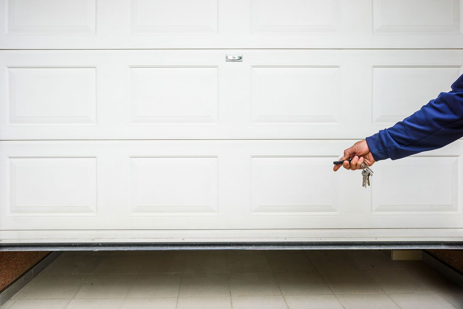 Automatic garage door closing